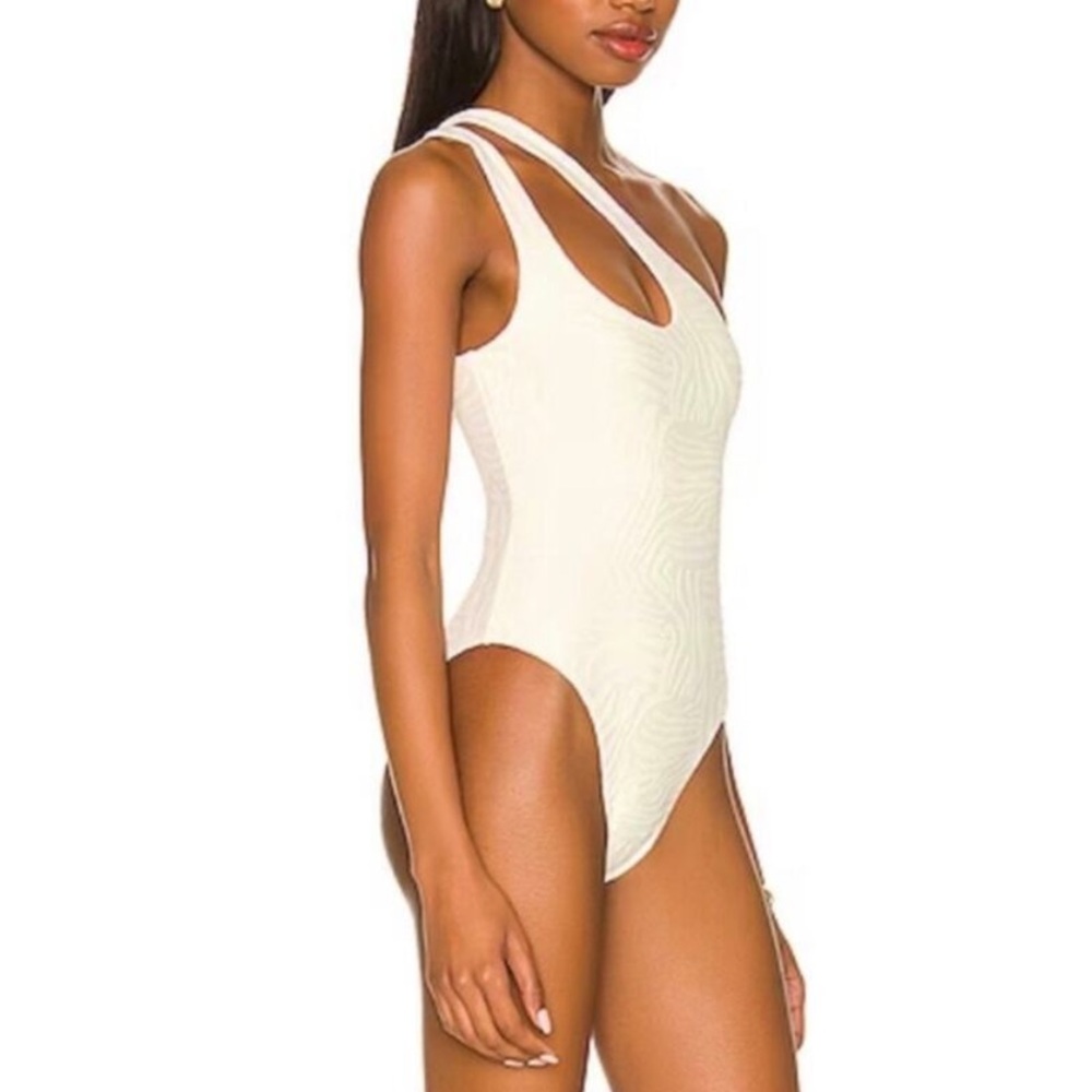 L*Space Wild Side Phoebe One Shoulder Textured One Piece Swimsuit Size Large